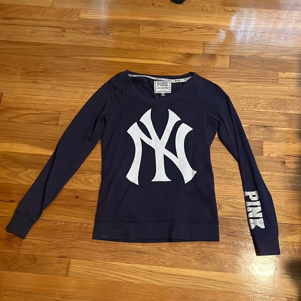 Yankees sweatshirt